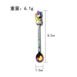 طقم ملاعق معدنية بألوان قوس قزح مكون من 4 قطع بتصاميم متنوعة - Product Image 3