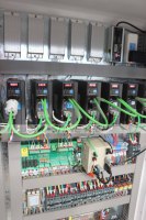 MS50-1530 Pusat Pemesinan CNC ATC untuk Pintu Kayu dengan Spindle HQD Ganda 360 °   Mesin Router SYNTEC dengan Sistem Pemuatan dan Pembongkaran Otomatis
