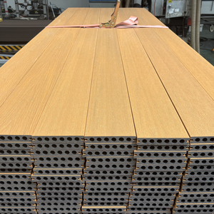 Revêtement de sol moderne pour extérieur avec technologie de revêtement de sol extérieur imperméable avancée et finition texture bois - Product Image 2
