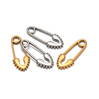 Vente en gros de pendentifs en acier inoxydable 304 plaqué or 18 carats PVD, forme trombone, 56x22mm, grands charms pour la fabrication de bijoux DIY
