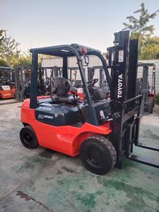 Forklift TOYOTA FD30 Bekas 3 Ton Kondisi Baik Produk Asli Jepang Laris Manis Tiga Tiang dengan Side Shift - Product Image 2