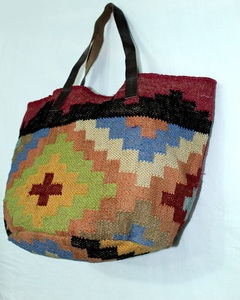 Sac fourre-tout en jute fait main pour femmes indiennes avec deux anses, style vintage, fermeture ouverte, pour le shopping, les sorties et l'usage quotidien, prix de gros - Product Image 4