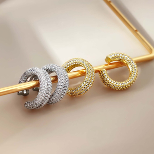Pendientes de moda al por mayor, aretes de circonita brillante chapados en oro de 18 quilates, tipo ear cuff, para mujer, accesorios - Product Image 2