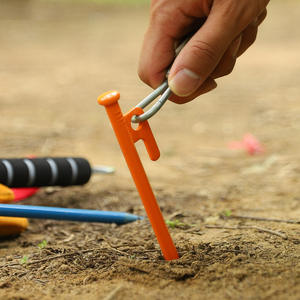 Estacas de Acero Coloridas para Tiendas de Campaña, 20-40cm, Reforzadas, para Lona, Camping y Uso en Exteriores, con Martillo Incluido - Product Image 4