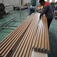 Décoration intérieure moderne : Lambris WPC, tube carré creux, colonne, cloison, plafond à grain de bois, tube en bois pour murs intérieurs