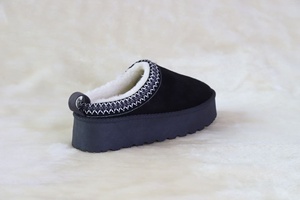 Giày bốt nữ mùa đông 2025 kiểu Gothic mới, đế dày, cổ ngắn, kiểu Chelsea, chất liệu da lộn lót lông ấm áp, phong cách thường ngày - Product Image 3