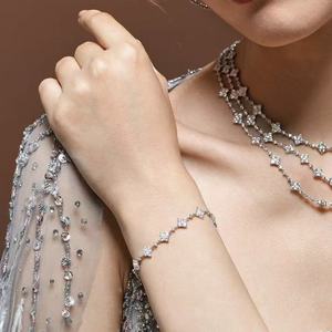 สร้อยข้อมือหลายเส้นดีไซน์หรูหราประดับเพชรซิคอนระยิบระยับ สไตล์ดวงดาวกลางคืน เหมาะสำหรับงานแต่งงาน งานเลี้ยงฉลองครบรอบ เป็นของขวัญสำหรับเธอ - Product Image 1