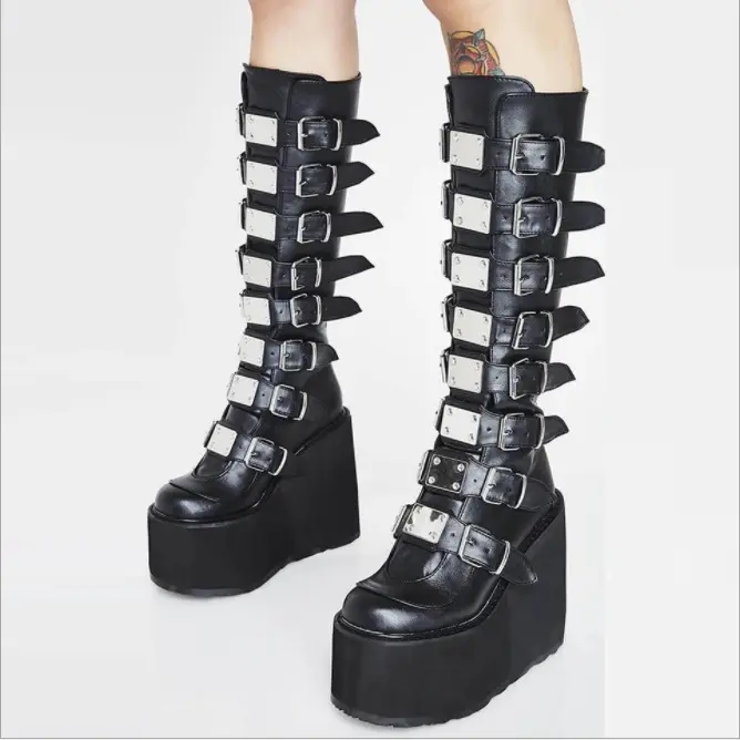 ZHEZHE Botas pretas de metal com fivela para mulheres, sapatos femininos de inverno, botas curtas de pele estilo gótico punk, plataforma