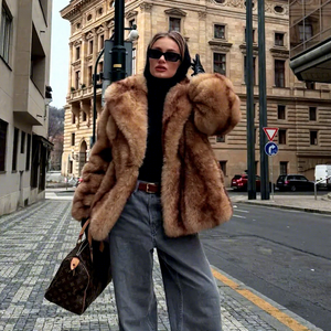 OFTBUY Abrigo de Piel Sintética de Zorro para Mujer, Talla Grande, Manga Murciélago a Rayas, Chaqueta Larga, Gruesa y Cálida, Prenda Exterior de Lujo, OEM Personalizado, MOQ Bajo - Product Image 1