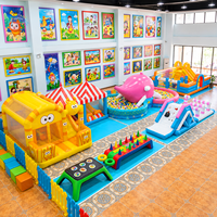Aire de jeux gonflable intérieure avec château gonflable, piscine à balles et équipements de jeux souples pour enfants, pour centres de divertissement familial