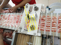 Machine à brochette de calmar automatique personnalisée Machine à kebab pour les entreprises de fruits de mer