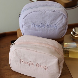 Sac de toilette pour femmes avec logo brodé durable, grande capacité, sac de voyage cosmétique pour femmes, sac à fermeture éclair personnalisé haut de gamme pour femmes - Product Image 5
