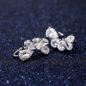 Orecchini a Perno con Cristalli a Forma di Goccia per Donne, Design a Petalo, Eleganti Accessori per Uso Quotidiano - Product Image 6
