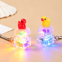 Porte-clés en plastique lumineux Grenouille de dessin animé et Petit canard jaune, Pendentif créatif, Gadget anti-stress, Cadeau pour les fêtes et le quotidien