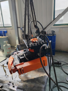 Actionneur rotatif hydraulique OEM GJEM GJRA7000 avec rotation à 180 degrés pour excavatrices de 12 à 15 tonnes, moteur hélicoïdal inclinable avec roulement - Product Image 1