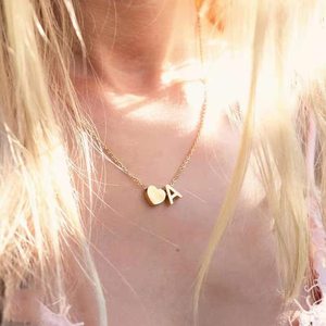 Collar de Moda con Colgante Impermeable Personalizado con Inicial de Letra y Nombre en Forma de Corazón de Durazno para Mujeres y Niñas, Joyería con Alfabeto - Product Image 4