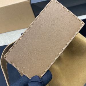 กระเป๋าดีไซเนอร์ที่มีผิวมันวาว ใช้งานได้หลากหลาย หรูหรา มีสไตล์ และประณีต - Product Image 6