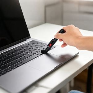 Lápiz Limpiador de Polvo de Doble Punta de Carbón para Cámaras y Dispositivos Digitales con Cepillo de Cerdas y Lápiz para Lentes - Product Image 4