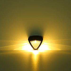 Lámpara de pared alimentada por energía Solar LED Sensor de luz impermeable para exteriores Luz de valla cálida Jardín Patio Escalera Decoración Luz de pared solar - Product Image 3