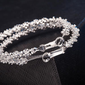 El fabricante de joyas de aleación plateada de moda, simple y elegante suministra pendientes redondos para mujer, populares para exportar a - Product Image 5