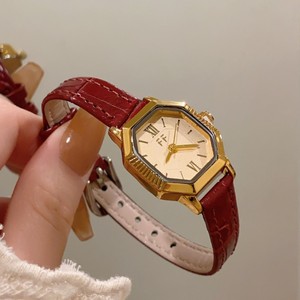 นาฬิกาข้อมือผู้หญิง FF 007 <span class=keywords><strong>มือ</strong></span><span class=keywords><strong>สอง</strong></span> ดีไซน์หรูหรา รูปทรงเหลี่ยม หน้าปัดเล็ก แฟชั่น<span class=keywords><strong>ส</strong></span>ำหรับเดินทาง นาฬิกา<span class=keywords><strong>ค</strong></span>วอตซ์ - Product Image 3