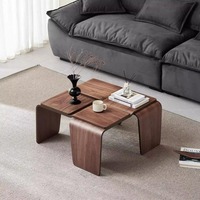 Salon moderne de style médiéval en noyer noir avec table basse haut de gamme