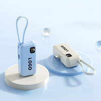 Batterie externe mini 5000 mAh 22,5 W à charge rapide avec câble USB-C 8 broches intégré, support dissimulé, affichage numérique, charge 3 appareils, 4 couleurs