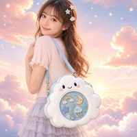 Sac à dos Ita personnalisé en forme de nuage fantaisie, avec épingles en émail étoiles arc-en-ciel scintillantes et gouttes de pluie souriantes, thème ciel rêveur, sac à bandoulière