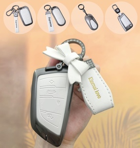 Porte-clés de voiture en cuir YLB avec anneau en alliage de zinc, cadeau promotionnel pour les événements marketing automobiles pour BMW Toyota - Product Image 1