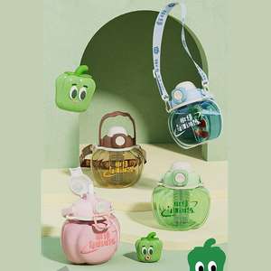 Venta al por mayor de botellas de agua de plástico para niños botellas de agua de plástico de forma bonita para adolescentes niños botellas para beber con correa - Product Image 1