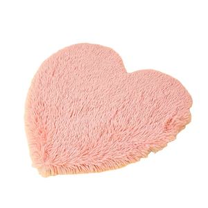 Çok Amaçlı İç Mekan Çift Katmanlı Kalp Şeklinde Peluş Evcil Hayvan Battaniyesi Yatak Yumuşak Kedi Minderi Köpek ve Araba İçin - Product Image 1