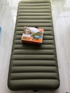 Colchón Inflable INTEX 68725 Junior Twin Super-Tough <span class=keywords><strong>para</strong></span> Recreación al Aire Libre, Práctico Tapete de Camping Plegable <span class=keywords><strong>para</strong></span> Todo Tipo de Terreno - Product Image 3