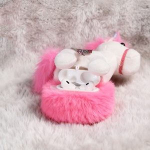 Nouvelle conception d'étui pour écouteurs en forme de <span class=keywords><strong>cheval</strong></span>, adapté à la <span class=keywords><strong>coque</strong></span> de protection Pro3, design en peluche doux et mignon - Product Image 2