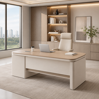 Bureau de direction moderne beige, table de patron en bois de luxe avec coins arrondis pour PDG, directeur, bureau d'entreprise