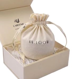 Sac cadeau en mousseline avec cordon de serrage, imprimé avec logo personnalisé, réutilisable, fond en coton et lin, autocollant artisanal, emballage textile recyclable - Product Image 1