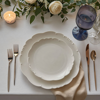 Nouveau produit, assiette à dîner en céramique de style français, bord festonné, blanc crème, vaisselle à motifs floraux en relief