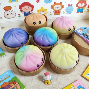 Squishy sensoriel en forme de chignon arc-en-ciel pour les distributeurs, les centres de divertissement, les cadeaux de marque, les marques privées, OEM, ODM, vente en gros - Product Image 3