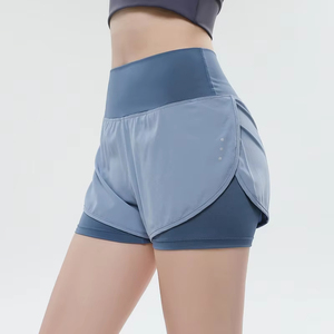 Pantalones cortos deportivos de doble capa 2 en 1 con cintura elástica y cintura alta para mujer con logotipo personalizado - Product Image 5