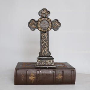 Statue de croix en résine en gros, cadeau religieux chrétien et décoration d'autel, OEM personnalisé pour l'église, le mariage, le enterrement - Product Image 2