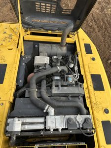 Excavatrice sur chenilles d'occasion Komatsu PC160, 15 tonnes, pelle hydraulique avec godet de creusement, moteur Cummins et boîte de vitesses, modèle 2022 - Product Image 4