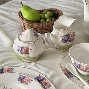 Cadeau romantique, élégant service à thé de l'après-midi avec fleurs de jardin, 22 pièces, théière, pot à lait, sucrier, soucoupe avec assiettes à dessert - Product Image 3