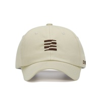 Gorra de Béisbol Estructurada de 6 Paneles, Personalizada y de Lujo, con Logotipo Bordado Multicolor, en Sarga de Algodón Roja, Unisex