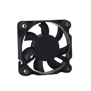Nouveau ventilateur de refroidissement axial électrique en plastique DC 30x30x10mm OEM/ODM 5 pales 5V/12V/24V 8000 tr/min 19.8-34 <span class=keywords><strong>dB</strong></span> 1 pouce - Product Image 1