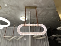Luminaire suspendu moderne en albâtre naturel de forme oblongue, avec finitions en laiton de luxe, lampe LED pour salle à manger