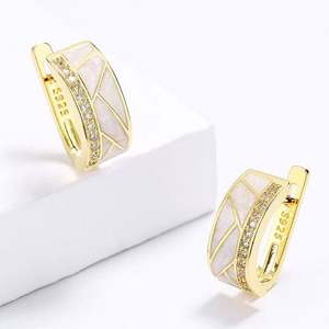 ต่างหูแบบห่วงชุบทอง 18K ประดับเพชรซิคอน ดีไซน์เรขาคณิต ทำด้วยมือเคลือบสีขาว สำหรับผู้หญิง เหมาะเป็นของขวัญสำหรับงานปาร์ตี้ - Product Image 6