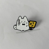 Adorable épingle en émail chat musical Idéal pour les amateurs de musique de chat en chat blanc de mode mignon avec un nœud papillon et une musique jaune