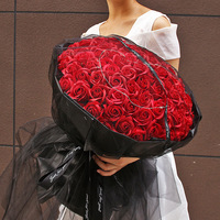 Vente chaude - Cadeau écologique de haute qualité pour Noël et la Saint-Valentin - Bouquet de 99 roses en savon - Boîte en plastique - Fleurs artificielles