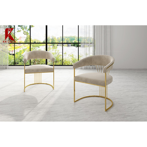 Nouveau design de <span class=keywords><strong>chaise</strong></span> rembourrée en velours <span class=keywords><strong>noir</strong></span> et métal doré de style moderne <span class=keywords><strong>chaise</strong></span> de salon <span class=keywords><strong>chaise</strong></span> de salle à manger d'appoint pour la maison hôtel - Product Image 1