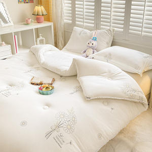 لحاف مريح بجودة الفندق ، ميكروفايبر طوال الموسم ، بألوان فاتحة ، لحاف مطبوع ديزي - Product Image 2