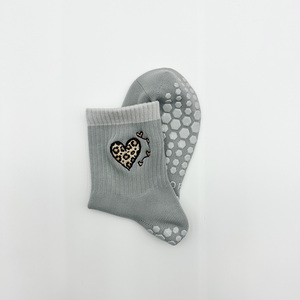 <span class=keywords><strong>2025</strong></span> Hot Bán Leopard in NON-Slip vớ yoga tùy chỉnh và thêu - Product Image 4